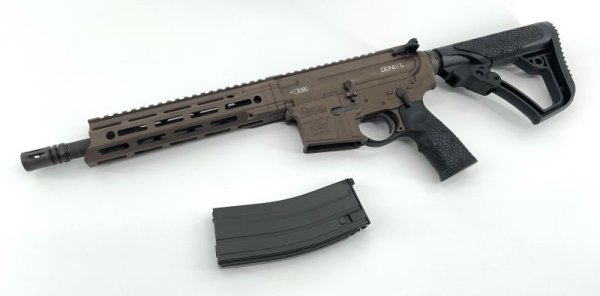 画像1: MGA コンプリート GHK Daniel Defense M4 V7P Milspec+ セラコート仕上 (1)