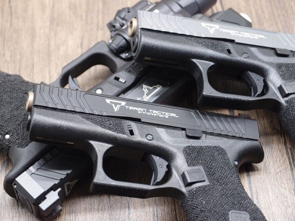 画像1: MGA コンプリート UMAREX G42ベース TTI Combat Carry セラコート仕上 BK/Grey 各色 マガジン×2本 (1)